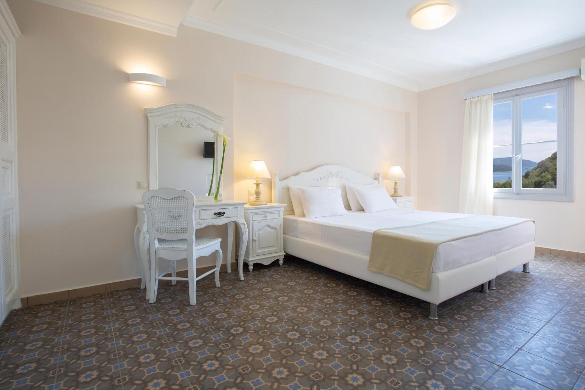 Red Tower Hotel Nikiana Room photo